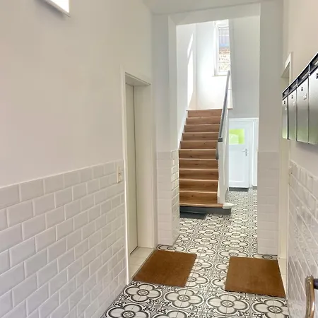Rue Business & Apartment *